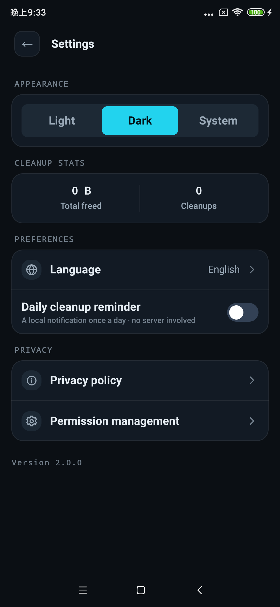 Settings screen with theme selector, cleanup stats, language, daily reminder toggle and privacy policy entry.